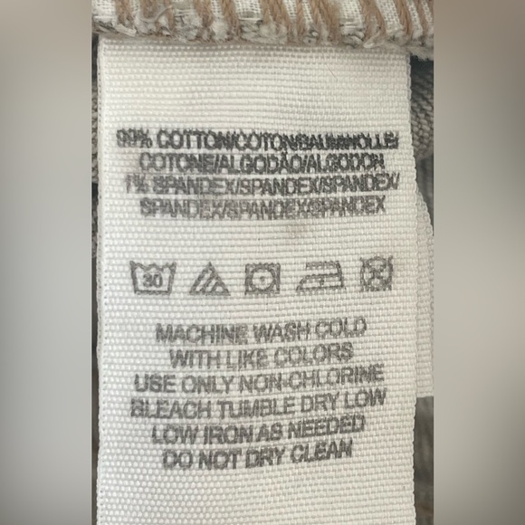 Free People Skinny Meg's
Distressed Jeans - Picture 9 of 9